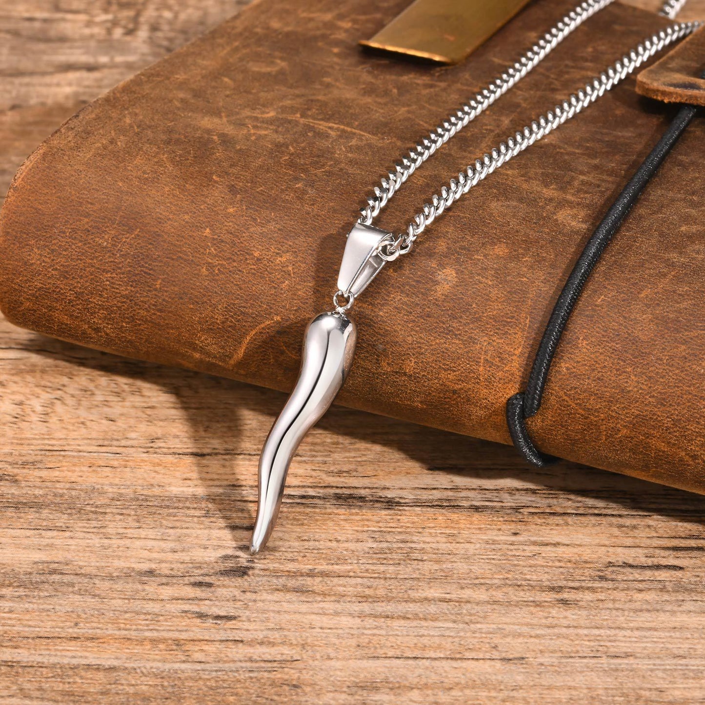 Chili Pendant Necklace (Silver)