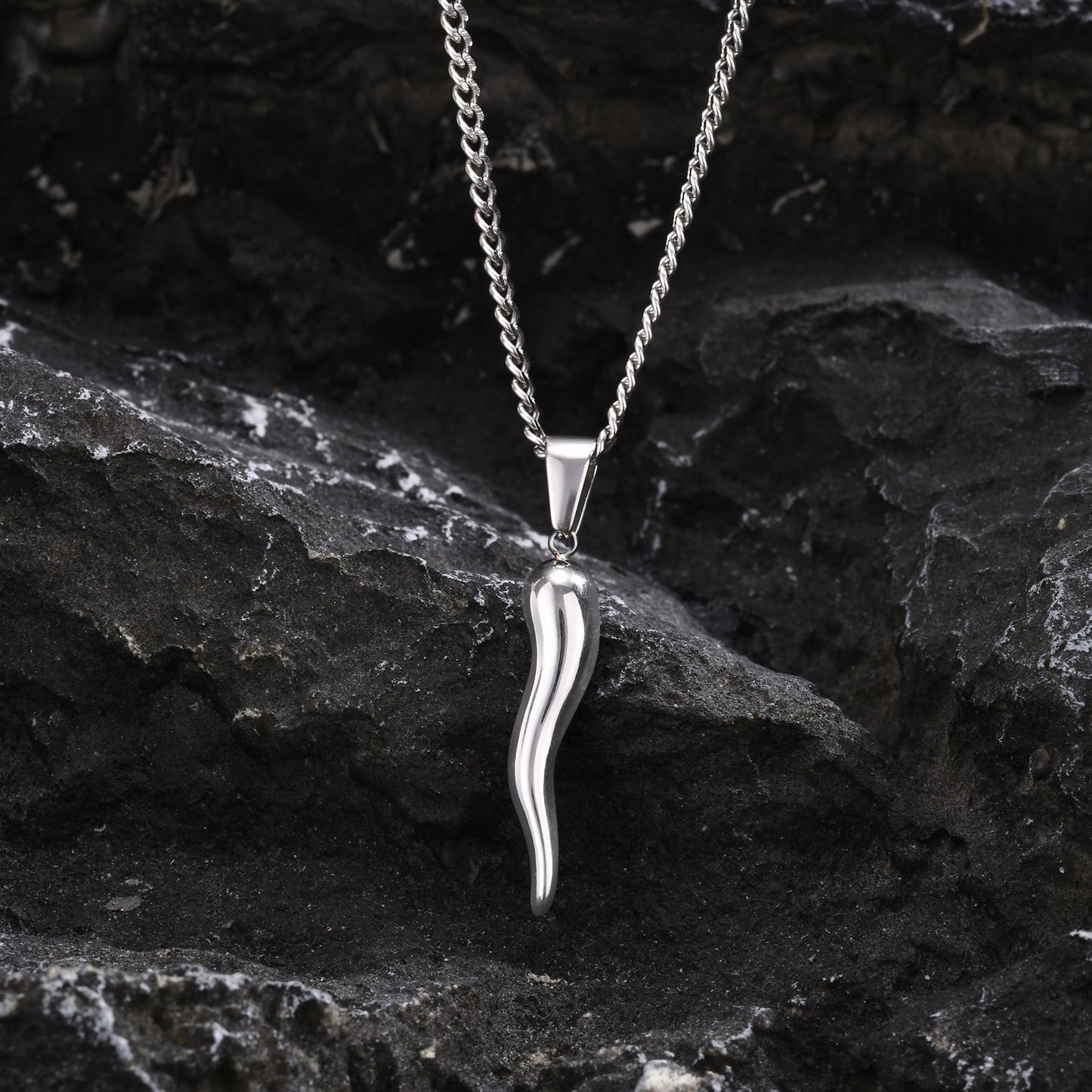 Chili Pendant Necklace (Silver)